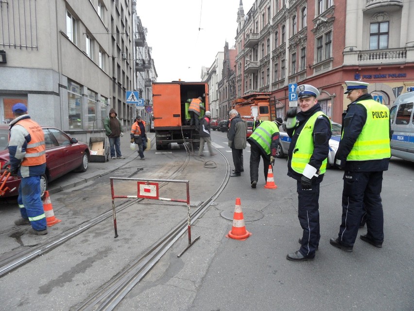 Katowice: Przywrócono już ruch tramwajów po porannym wykolejeniu [ZDJĘCIA]