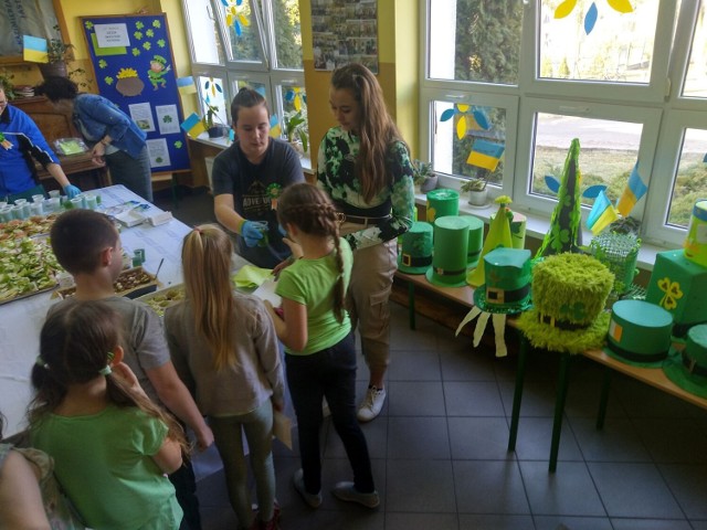 W Szkole Podstawowej w Jastrzębiu obchodzono Dzień Świętego Patryka. Było bardzo zielono!