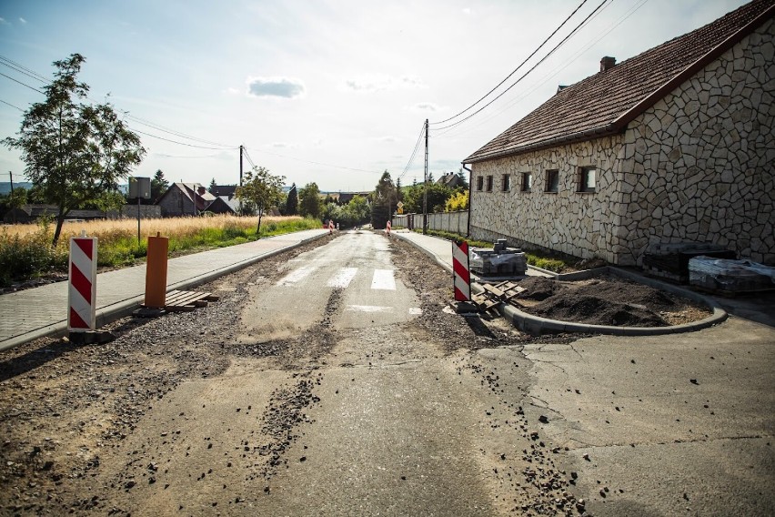 Trwają prace przy przebudowie drogi gminnej w Gołaczewach i...
