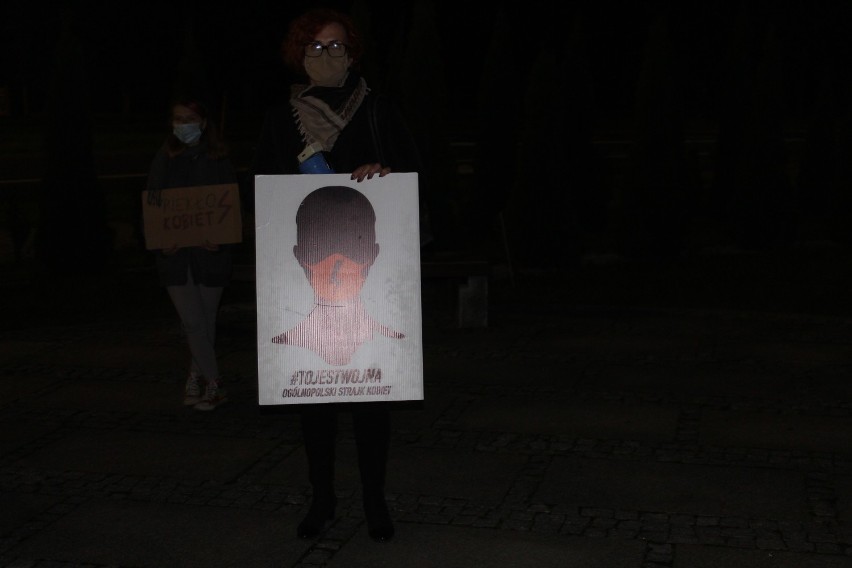 "Siła jest kobietą". Kolejny dzień strajków kobiet w Zamościu. Zobacz zdjęcia