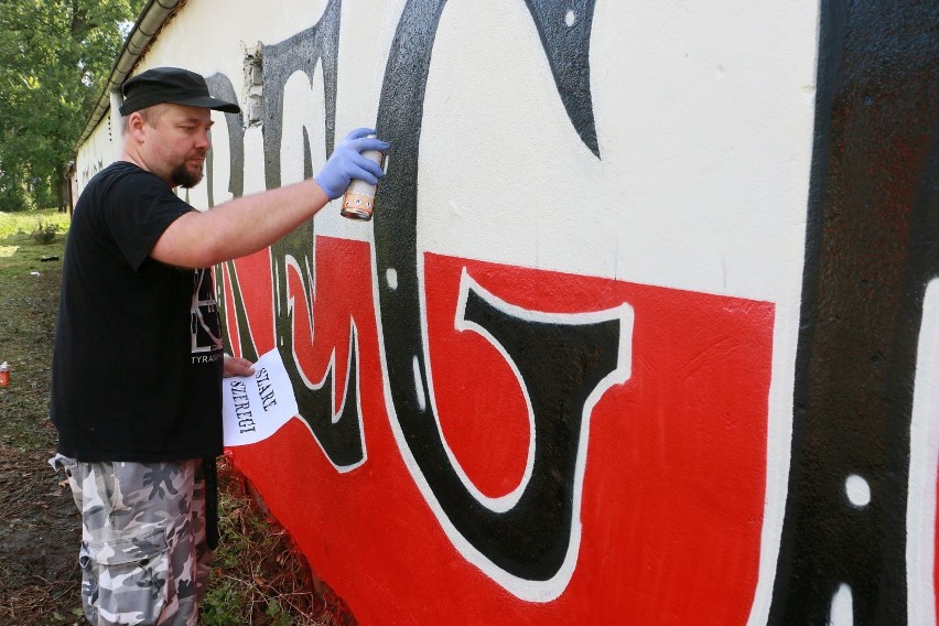 Mural jest dziełem działaczy Międzyrzeckiego Forum...