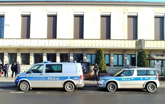 Podczas spotkania z Jerzym Ziębą interweniowała policja i inspektorzy Powiatowej Stacji Sanitarno-Epidemiologicznej