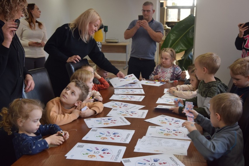 Przedszkolaki odwiedziły Urząd Miar w Suwałkach