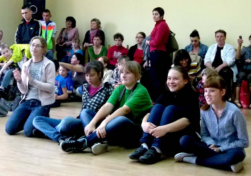 Piotrków: 5. piknik integracyjny SOS-W po raz pierwszy w szkole
