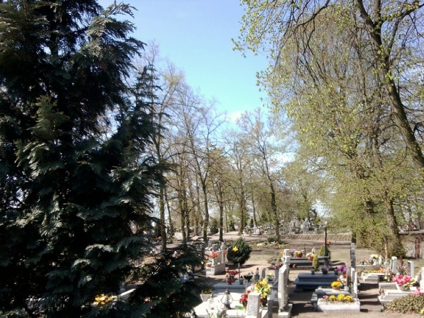 Cmentarz w Chełmcach