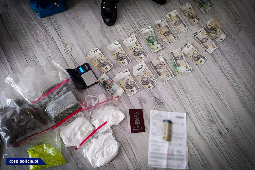 Kalisz: Handlarze narkotyków zatrzymani przez policjantów...
