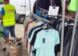 Policjanci z Dzierżoniowa i Straż Graniczna z Kłodzka zabezpieczyli odzież, która może być „podróbkami” znanych producentów