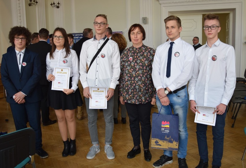 Drużyna licealistów z III LO w Łomży wygrała konkurs wiedzy...