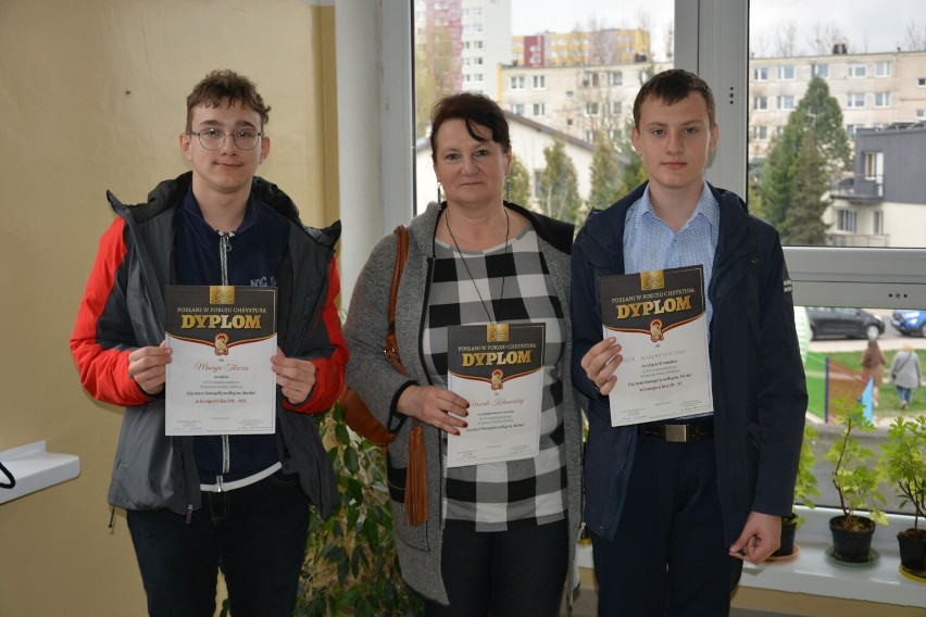 Uczniowie SP nr 3 w Aleksandrowie wrócili z nagrodami z konkursu wiedzy biblijnej [zdjęcia]