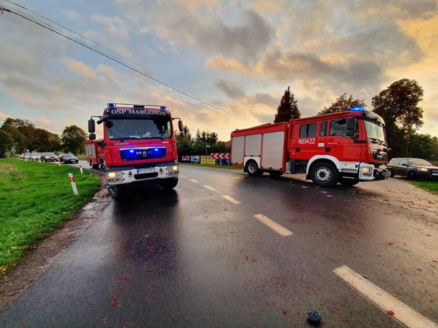 Wypadek w Młynarach: Zderzyły się trzy pojazdy, dwie osoby trafiły do szpitala  (FOTO)
