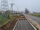 W Pęcławiu jest nowy chodnik do sklepu, a w Białołęce przebudują sieć wodociągową
