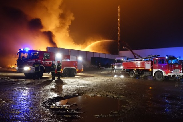 Pożar hal w Zelowie