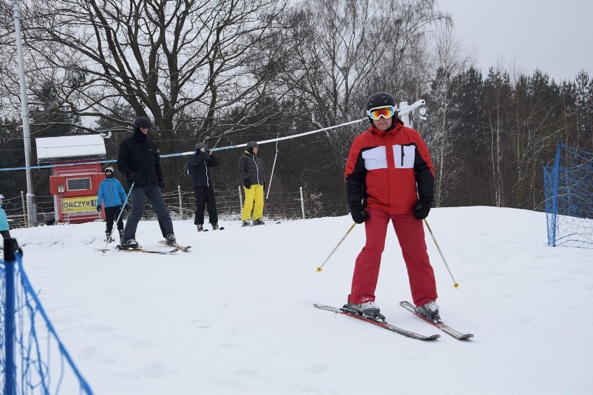 Stok w Chodzieży tętni życiem! Tłumy ludzi na nartach, snowboardzie i sankach (FOTO)