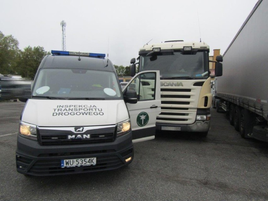 Ciężarówka bez hamulców zatrzymana w Jeleniowie. Kierowca używał magnesu w celu zakłócenia pracy tachografu