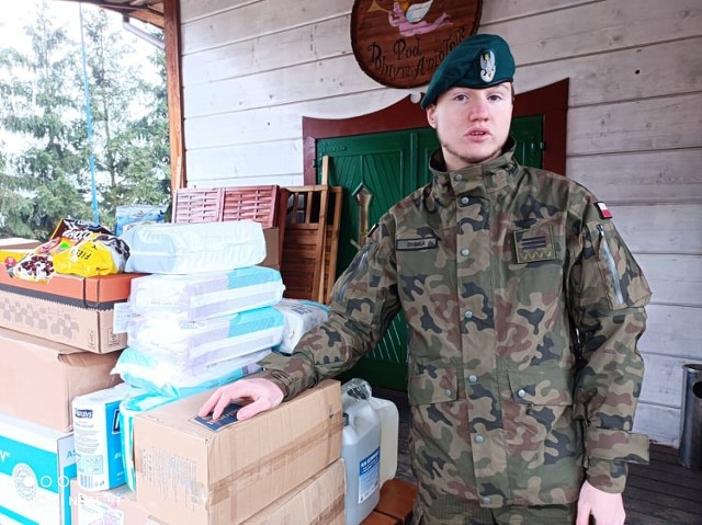 Zbiórka darów dla mieszkańców Ukrainy zorganizowana przez piotrkowską jednostkę "Strzelca", 05.03.2022