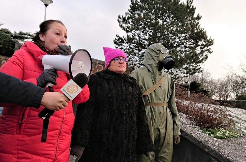 Pond 200 osób wzięło udział w proteście przeciwko budowie...