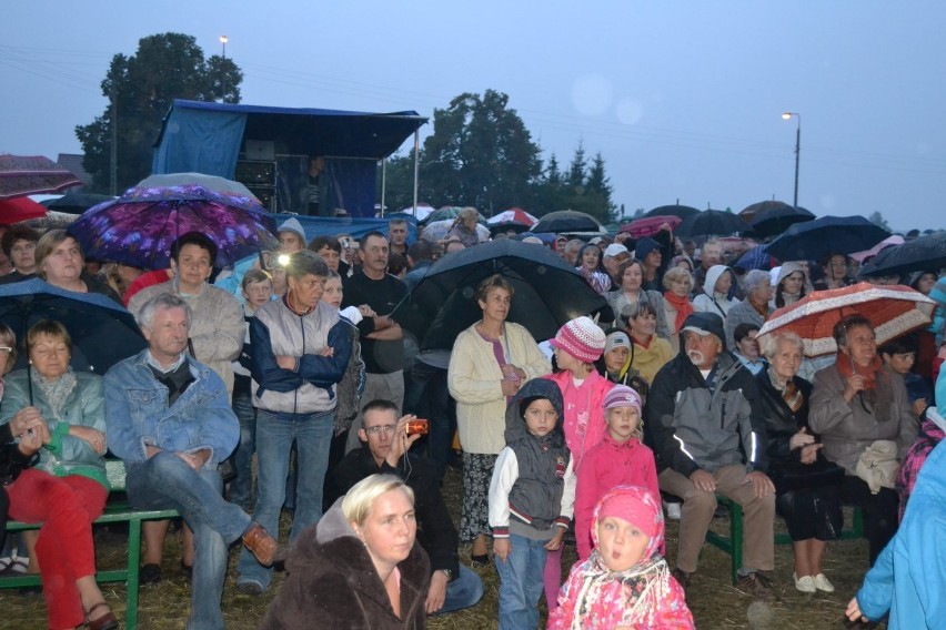 W Skarszewach koncertem VOX i pokazem fajerwerków uczczono zbudowanie kościoła w 24 godziny. ZDJĘCIA