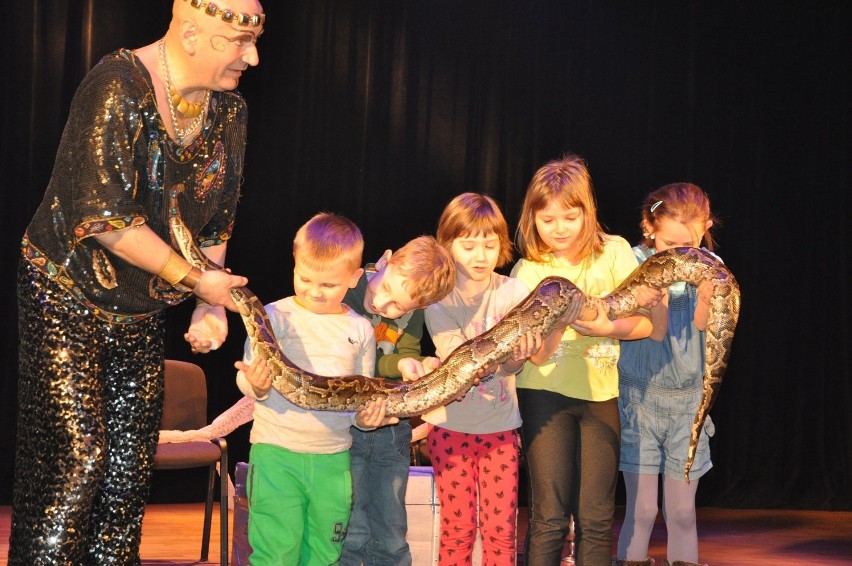 Węże dusiciele pełzały wśród dzieci