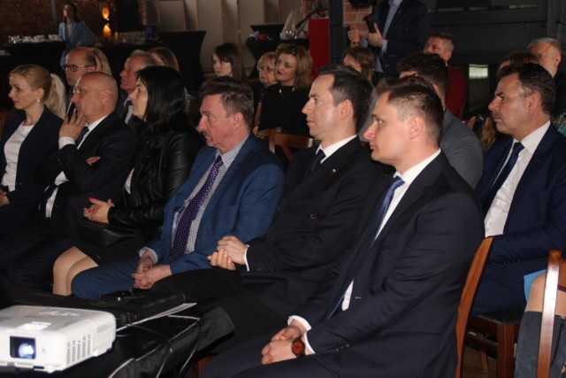 W Radomsku zorganizowano okrągły stół dla przedsiębiorczości z udziałem polityków i prezesów państwowych agencji gospodarczych