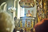 Zabytkowa ambona w kościele w Kurowie Wielkim jest już odrestaurowana i poświęcona