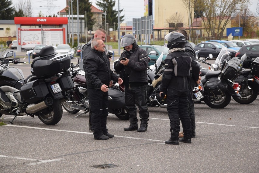 Piękny widok na stargardzkich ulicach! Motocyklowa parada na tradycyjne zakończenie sezonu u księdza Rusłana Marciszaka