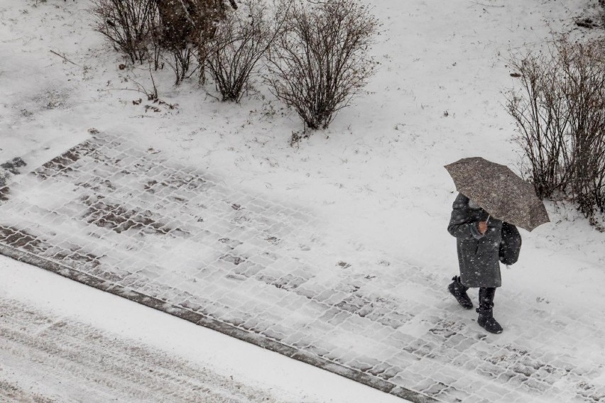 Małopolska. Ostrzeżenie IMiGW przed intensywnymi opadami śniegu, zawiejami oraz zamieciami śnieżnymi