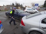 Policja w Radomsku prowadzi akcję „Twoje Światła – Nasze Bezpieczeństwo”. ZDJĘCIA