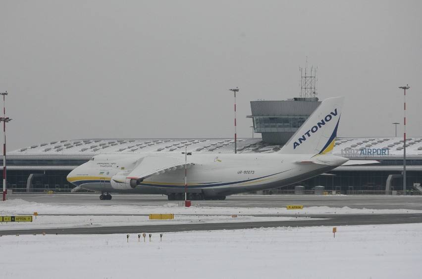 Rusłan An-124 na lotnisku w Łodzi
