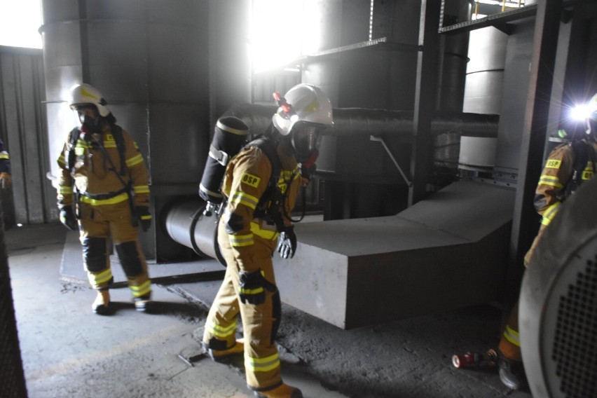 Pożar w magazynie farb i lakierów oraz wypadek pracownika fabryki. To tylko ćwiczenia strażaków (FOTO)