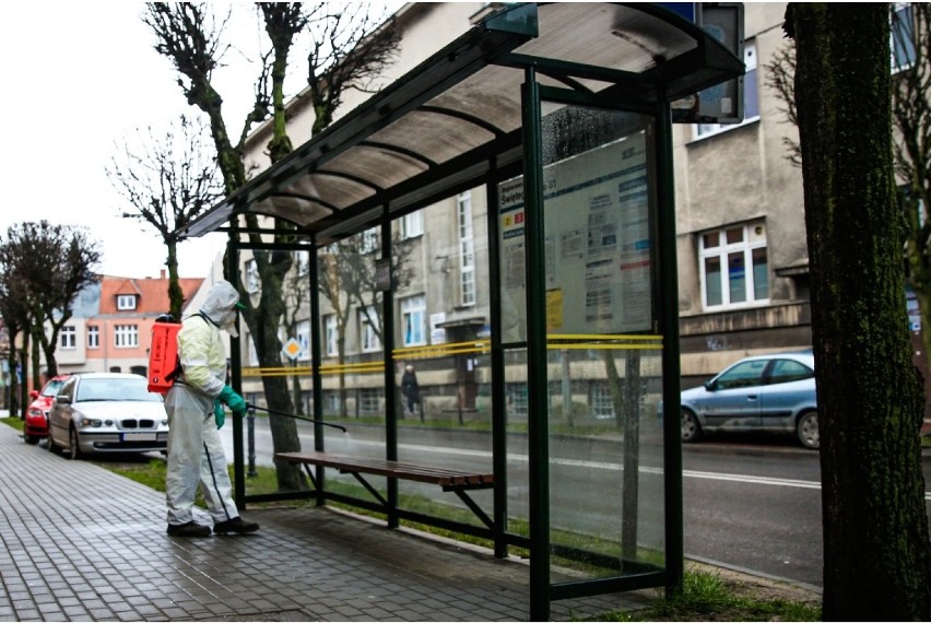 Koronawirus. W Wejherowie odkażane są przystanki autobusowe