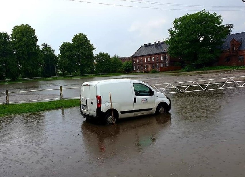 Stadnina koni w Koźlu pod wodą. Duże straty po nawałnicy. Zajęcia jeździeckie na razie nie odbędą się