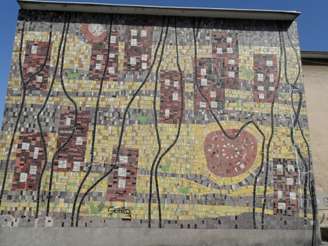 Mozaika na ścianie Teatru Małego w Tychach