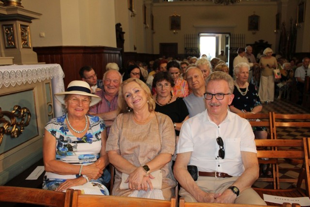 Publiczność w kościele Niepokalanego Poczęcia Najświętszej Marii Panny w Busku-Zdroju podczas koncertu "Viva Vivaldi".