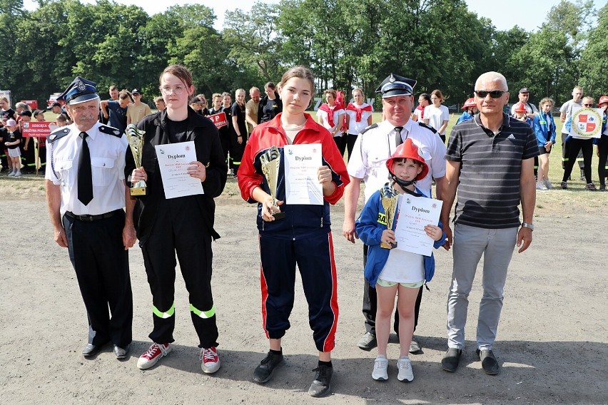 Gminne zawody sportowo-pożarnicze w Wyrzysku. Z nieba lał się żar, ale na strażaków nie było mocnych! 