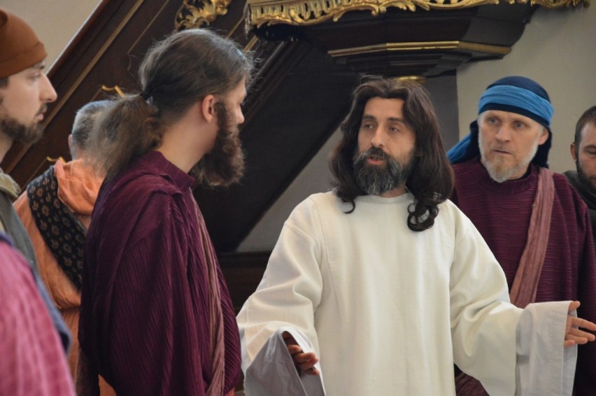 Wielkanoc 2020. Wielki Czwartek. Inscenizacja Pojmania Chrystusa w Ogrójcu w Wejherowie. Tak było w 2019 roku |ZDJĘCIA