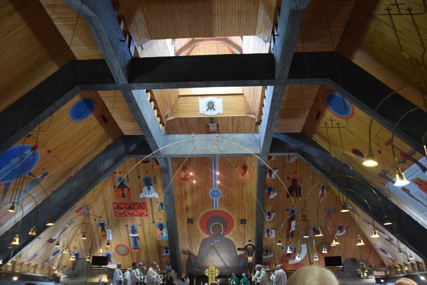 Kościół Ducha św. w Tychach z ikonami Jerzego Nowosielskiego