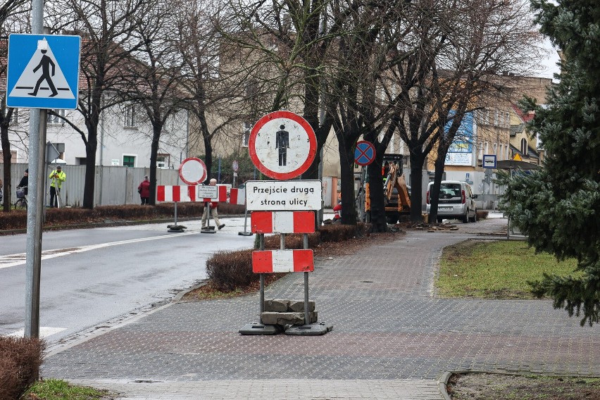 Remont ulicy Niepodległości w Lesznie ruszył 12 lutego 2024....