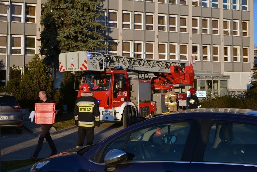 Bomba w Urzędzie Marszałkowskim w Kielcach? Ewakuacja i akcja służb ratunkowych w centrum miasta