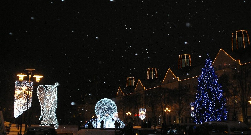 Tyskie iluminacje w śnieżnej oprawie.