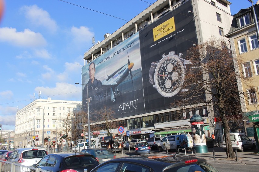 Reklamy w centrum Warszawy. Kiedy przestaną szpecić miasto?