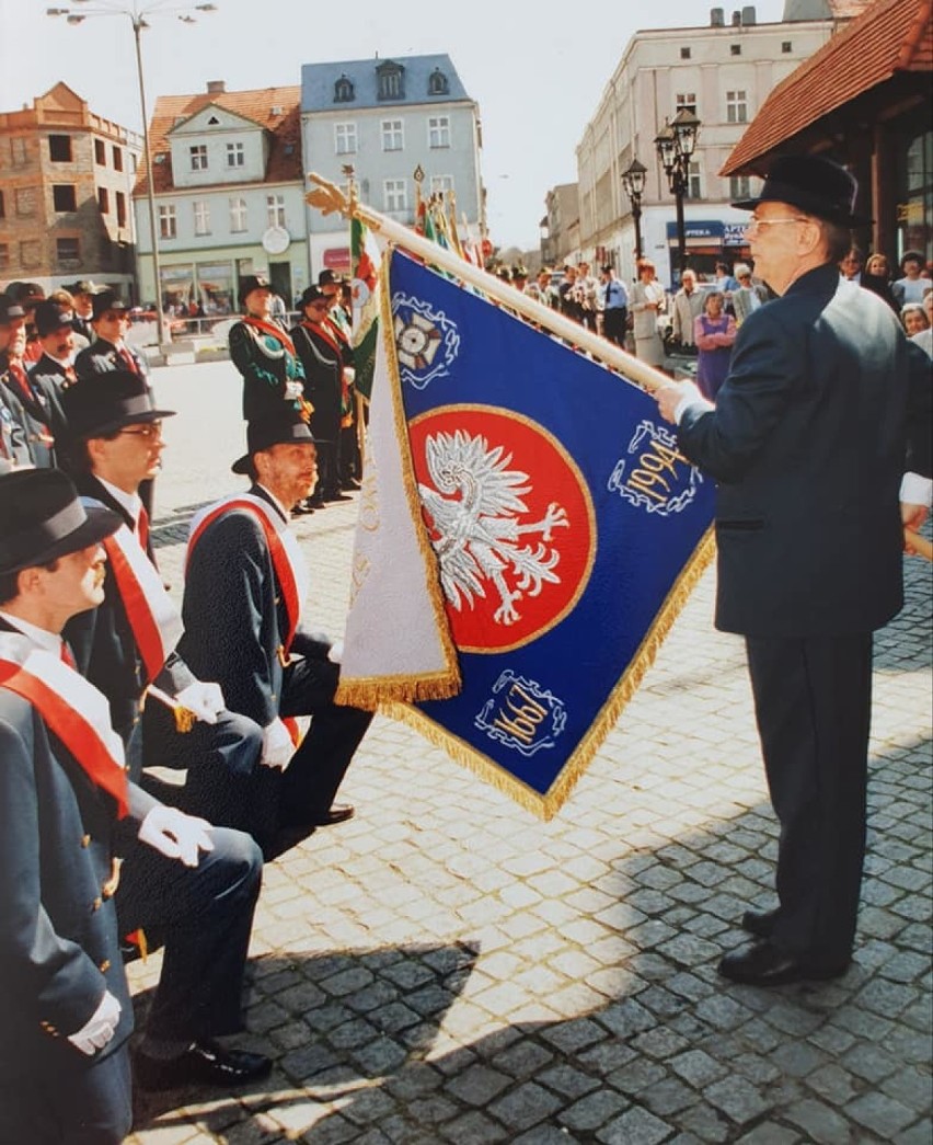 25 lat temu Kurkowe Bractwo Strzeleckie otrzymało sztandar. Zobaczcie wyjątkowe zdjęcia!