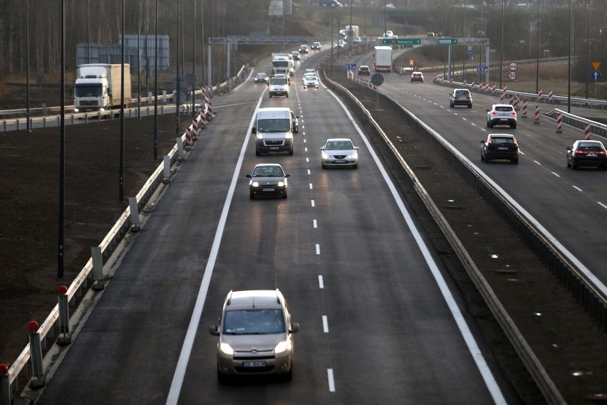 Na nowej DK 94 w Sosnowcu stoją ograniczenia prędkości do 50...