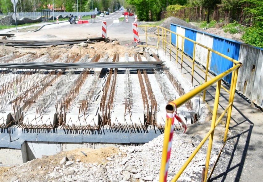Trwają prace przy budowie mostu na ulicy Szydłowieckiej w Radomiu. Zobacz zdjęcia
