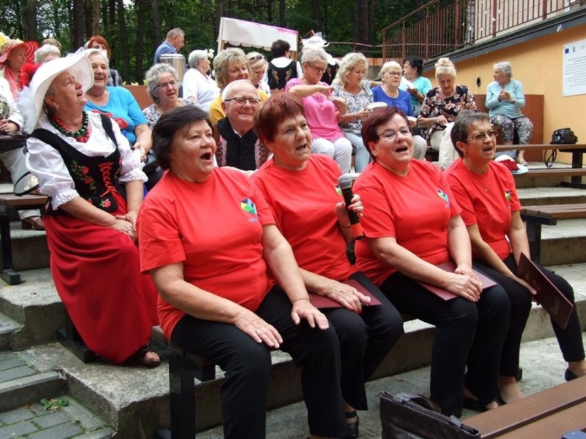 Kolorowe i radosne święto seniorów w Bukownie