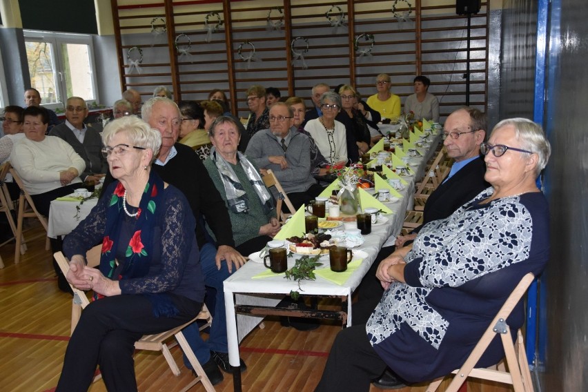 Dzień Seniora w Szkole Podstawowej z Oddziałami Przedszkolnymi im. Janusza Korczaka w Bielawach [GALERIA ZDJĘĆ]