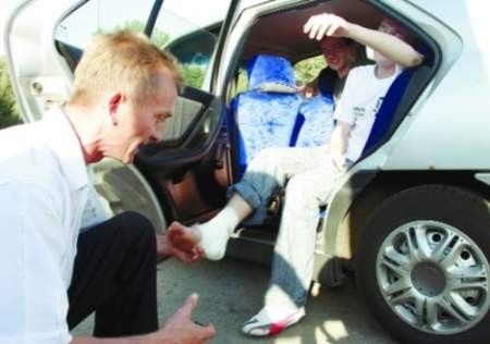 Piotr Szymanowski omal nie zasłabł czekając w kolejce do lekarza. Dobrze, że do miejscowego szpitala mógł wrócić autem, którym przywiózł go wujek. FOT. JANUSZ WÓJTOWICZ