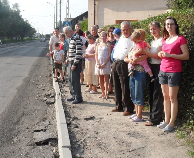 Mieszkańcy chcą, by chodnik przy Tysiąclecia powstał jak najszybciej