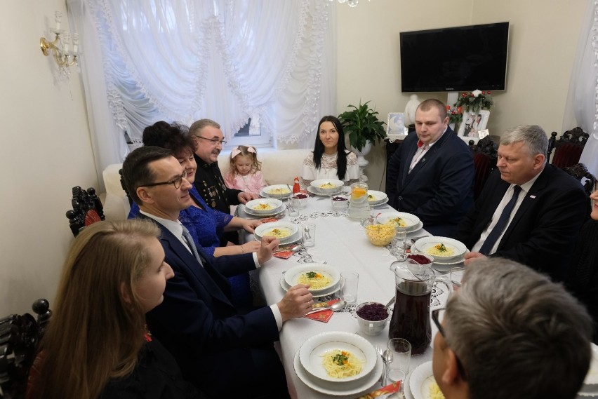 Premier Mateusz Morawiecki zjadł barbórkowy obiad z górniczą...