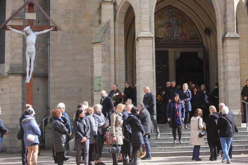 W Katowicach pożegnano zmarłego Przemysława Marca. Dziennikarza pożegnali najbliżsi