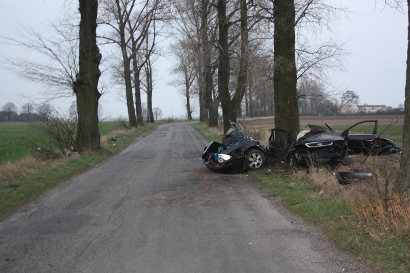 Tragiczny wypadek w Łążynie koło Inowrocławia. Trzy osoby nie żyją [ZDJĘCIA]